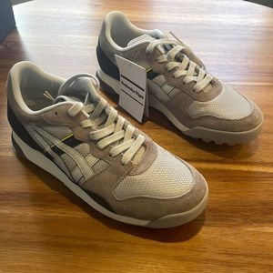 NWT Onitsuka Tiger Oyster Gey/Glacier Grey Shoes